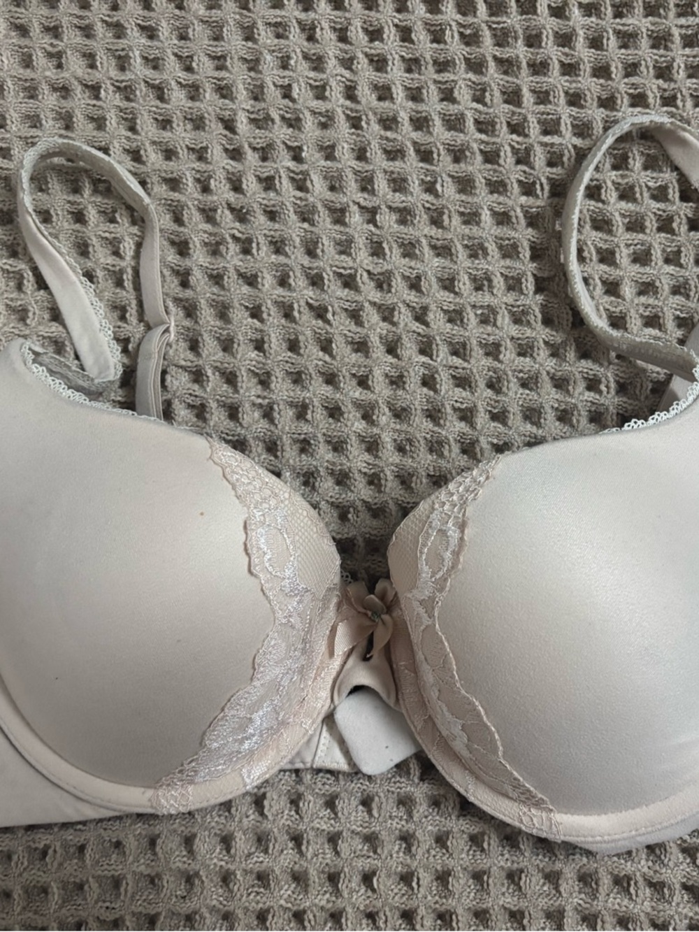Victoria's Secret Body by Victoria Perfect Shape Bra. Beige 32C